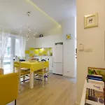 アパートメント　サン ＆ シー *