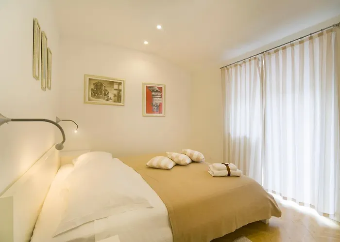 アパートメント　サン ＆ シー アパート